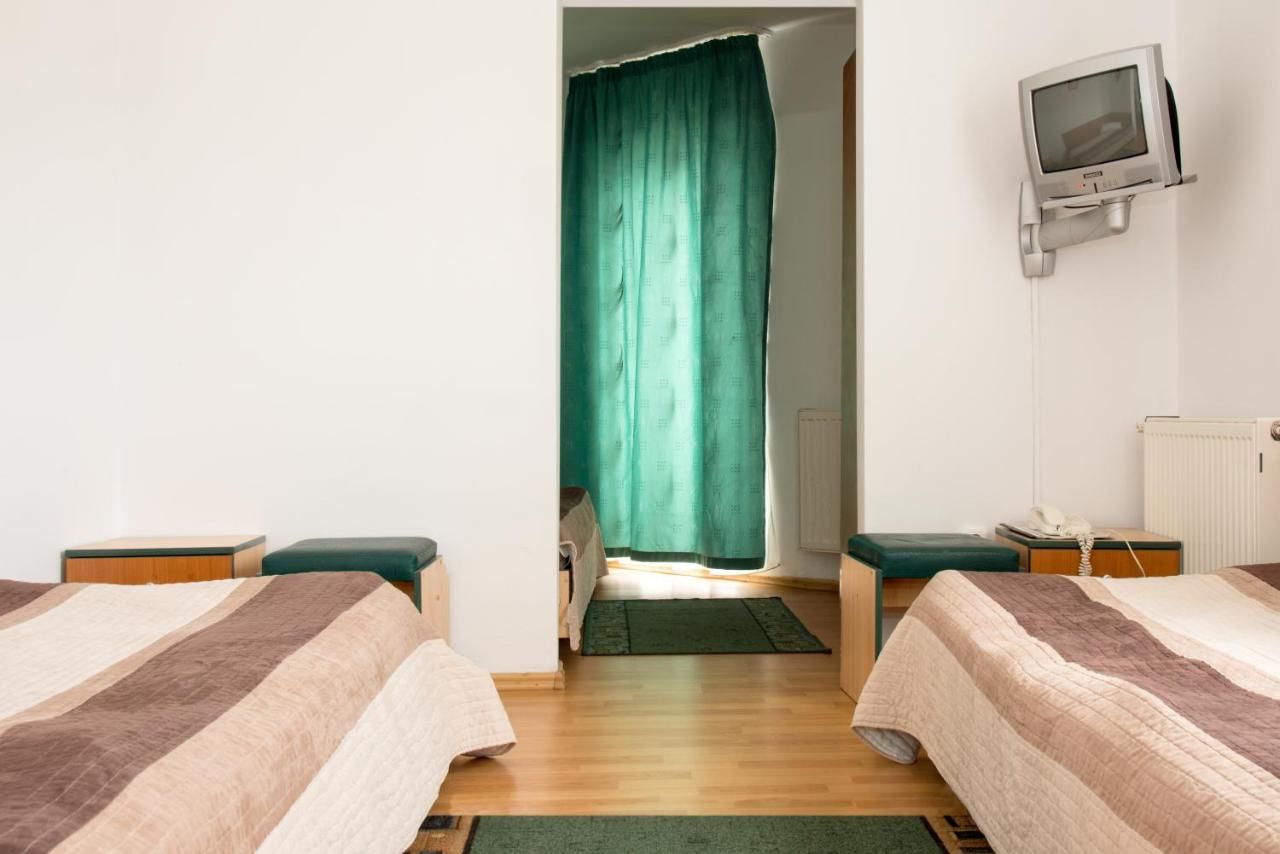 Отель Hotel Beta Клуж-Напока