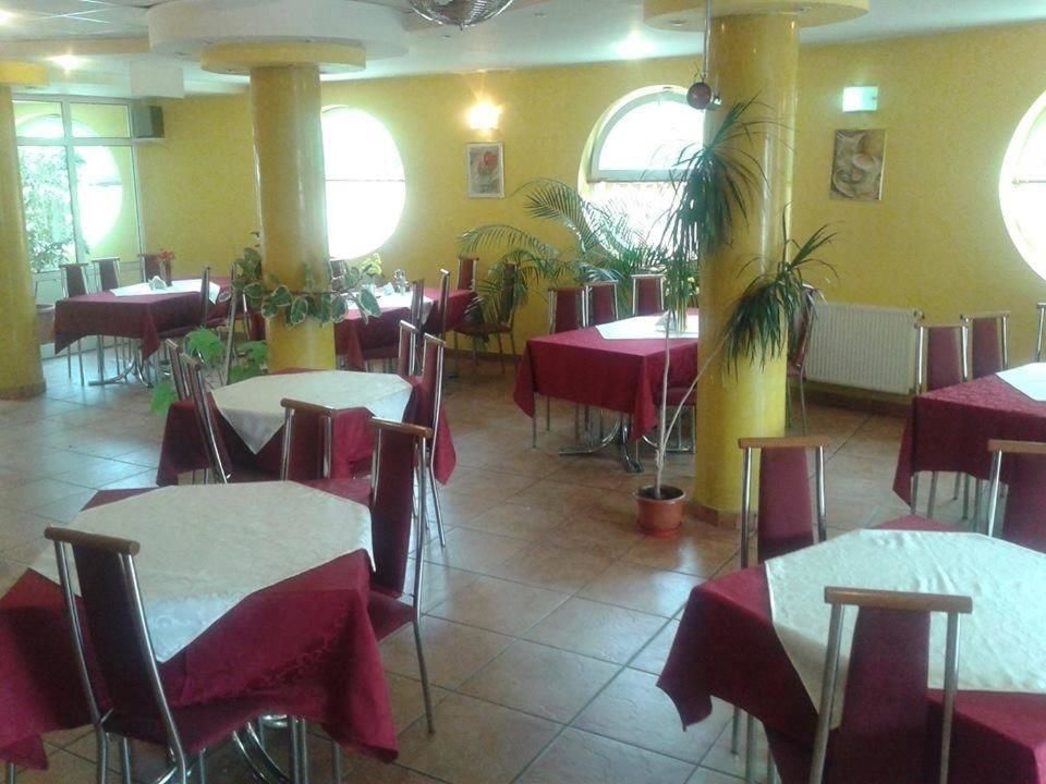 Отель Hotel Beta Клуж-Напока-26