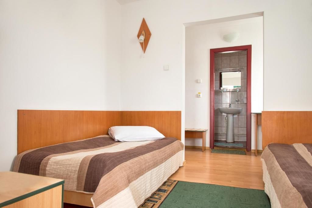 Отель Hotel Beta Клуж-Напока-30