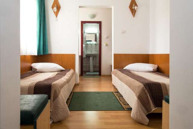 Отель Hotel Beta Клуж-Напока-19
