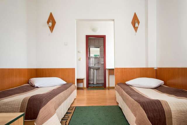 Отель Hotel Beta Клуж-Напока-5