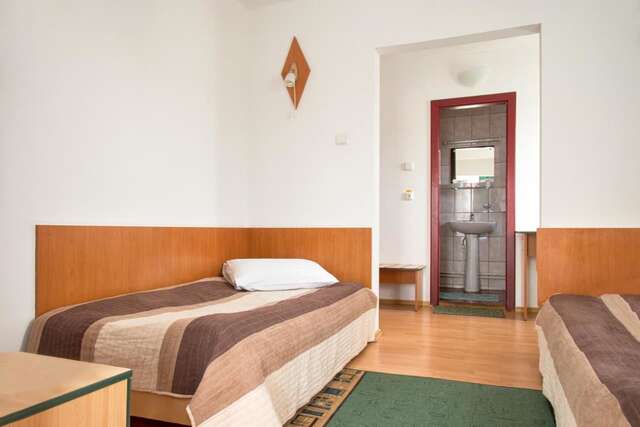 Отель Hotel Beta Клуж-Напока-7