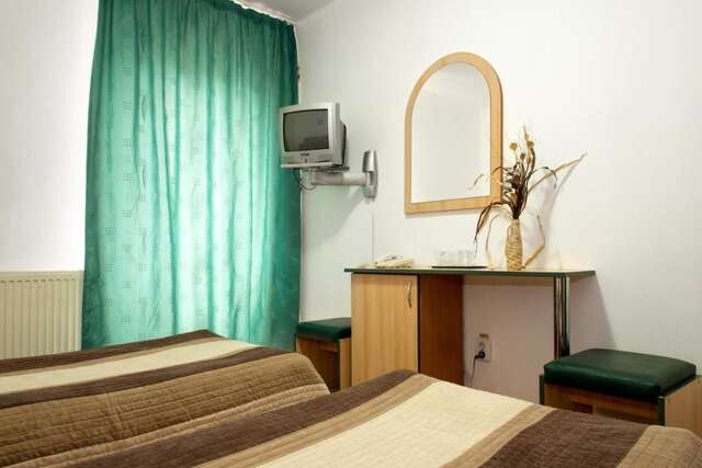 Отель Hotel Beta Клуж-Напока-10